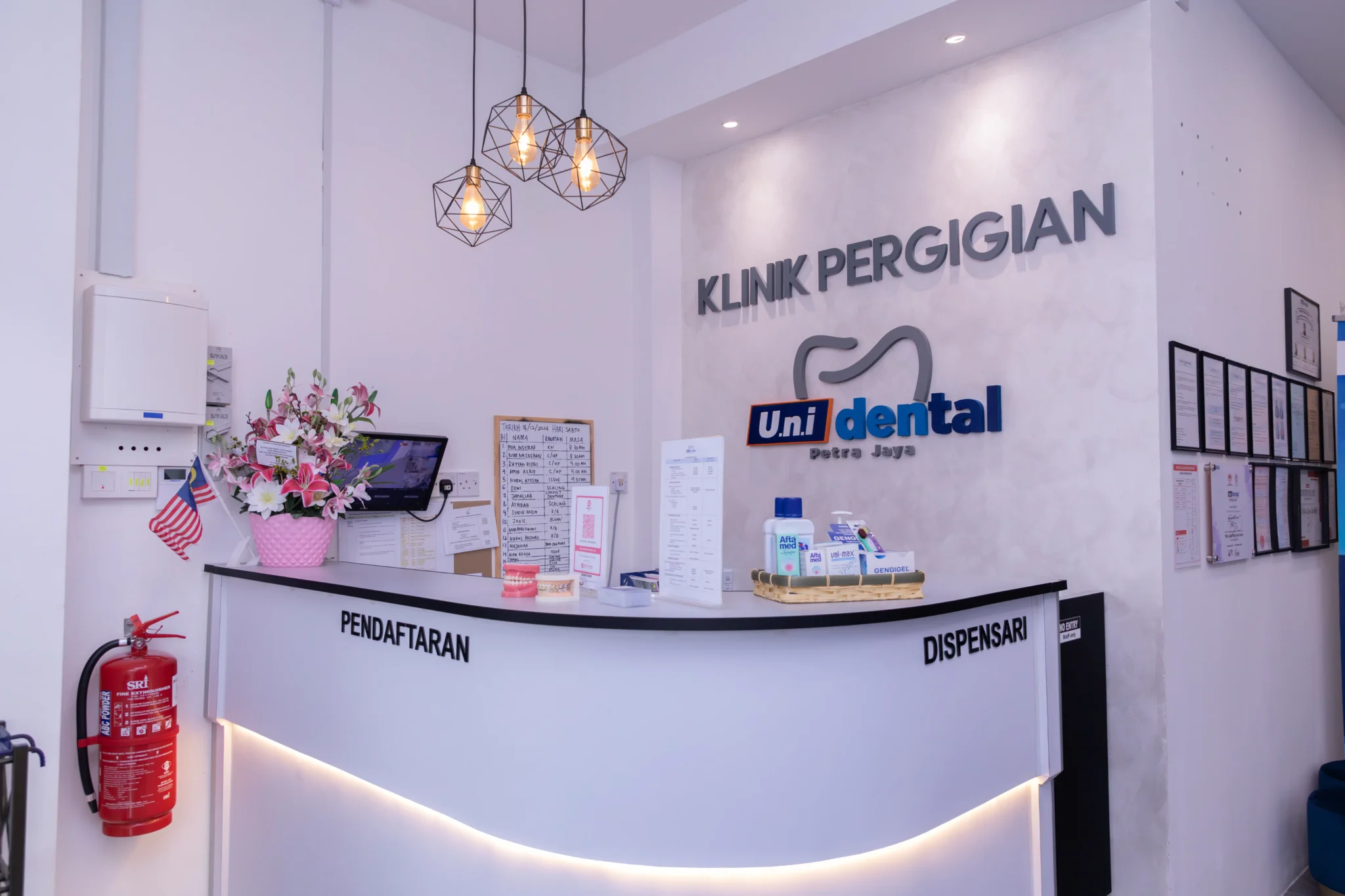 Klinik Pergigian U.n.i Dental Petra Jaya